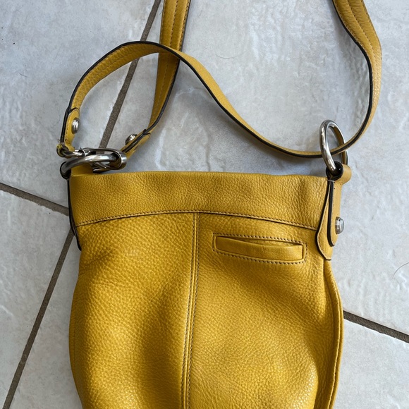 B Makowsky gold/yellow purse. - Picture 3 of 7